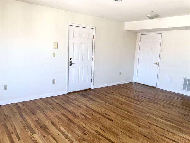 Building Photo - 4014 Palisade Ave