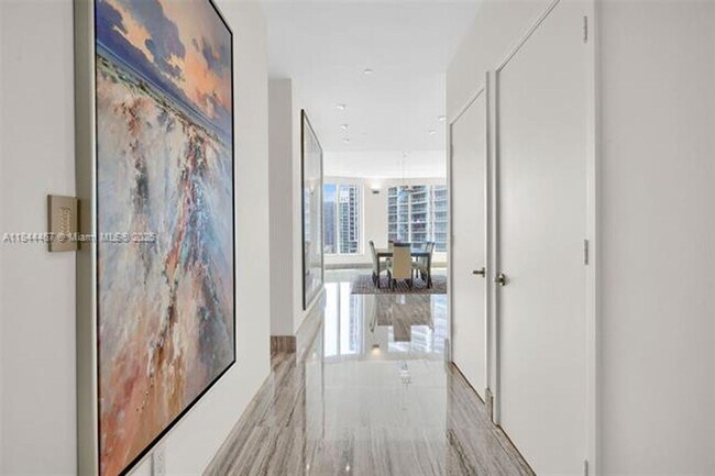 Foto del edificio - 901 Brickell Key Blvd