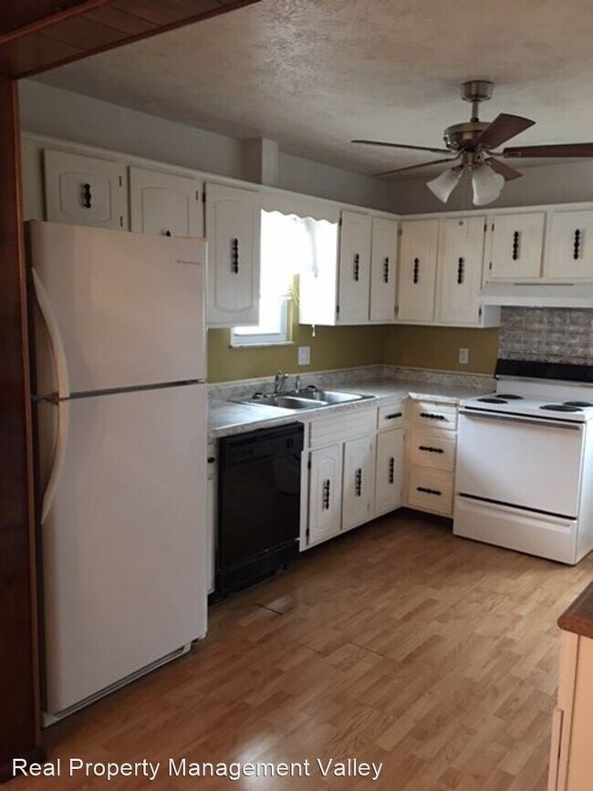 Building Photo - 3 br, 1.5 bath House - 8 Collins Court