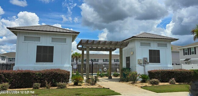 Foto del edificio - 5837 Bay Pl