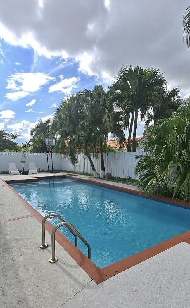 Foto del edificio - 13019 SW 4th St