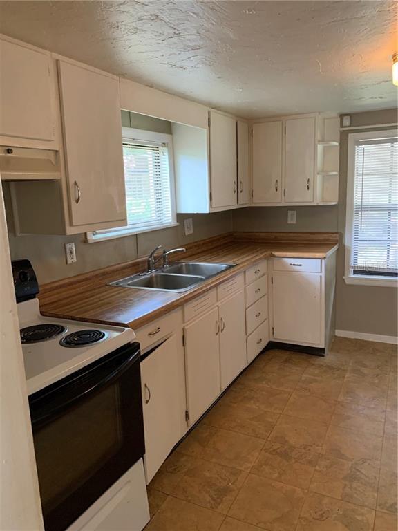 Building Photo - 709 3rd Ave NE