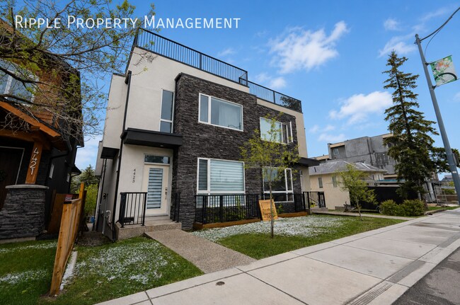 Photo du bâtiment - MODERN & SPACIOUS 3 BEDS, 3.5 BATHS TOWNHOUSE | EXCLUSIVE ROOF-TOP PATIO