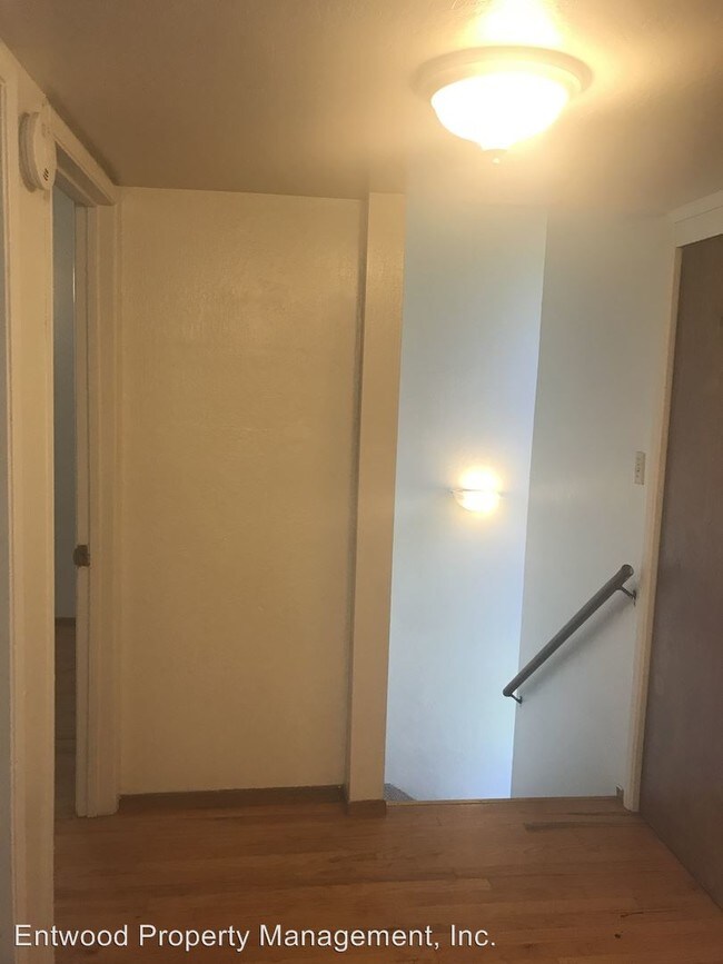 Foto del edificio - 2 br, 1 bath Apartment - 941 Hazel St