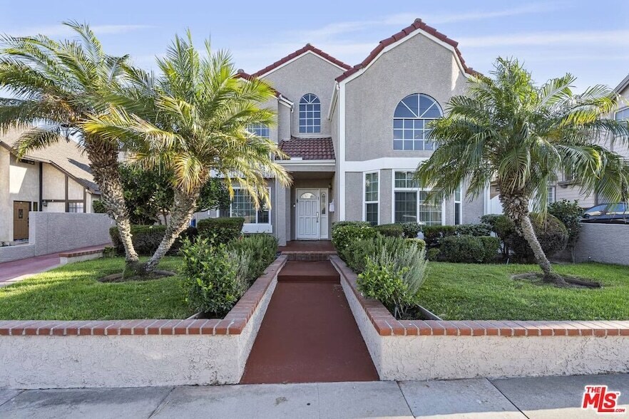 Foto principal - 2210 Graham Ave