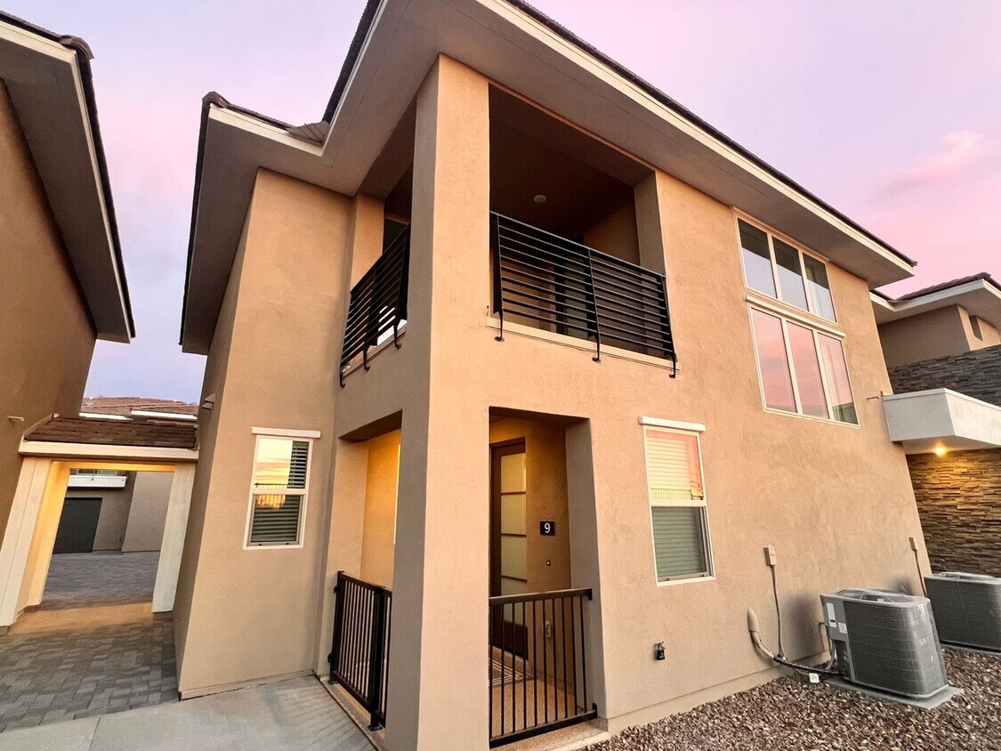 Foto principal - Charming 2BR Condo in Phoenix
