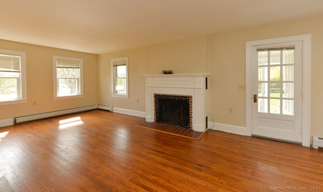 Foto del edificio - 124 Purchase Brook Rd