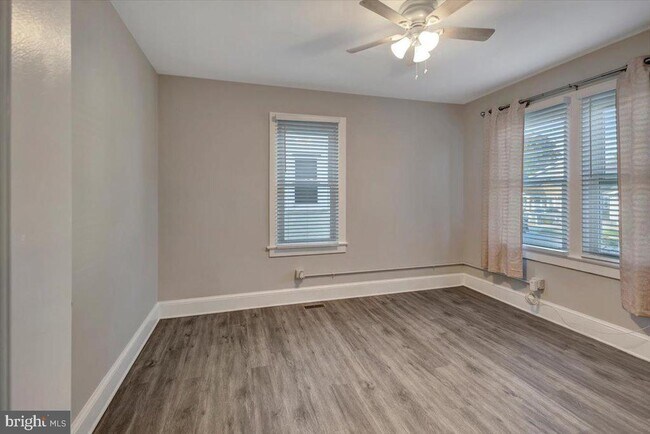 Foto del edificio - 1523 Beaver Heights Ln