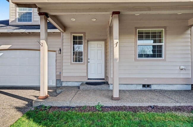 Building Photo - Two-Story 3 bed, 2.5 bath Home in East Salem with Large Bonus Room!