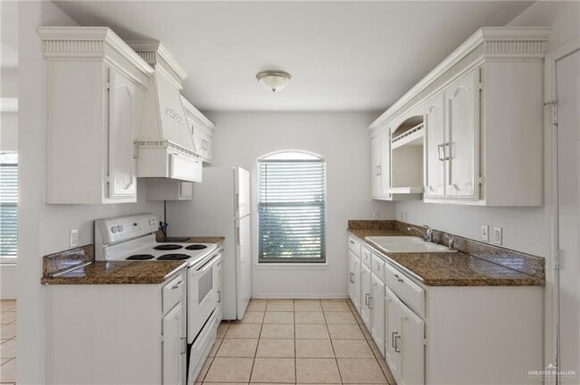 Building Photo - 705 W Bronze Dr