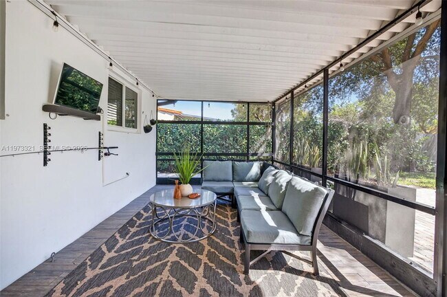 Foto del edificio - Southwest 23rd Street, Fort Lauderdale, FL 33315 - 2 BR 2 BA single-family home