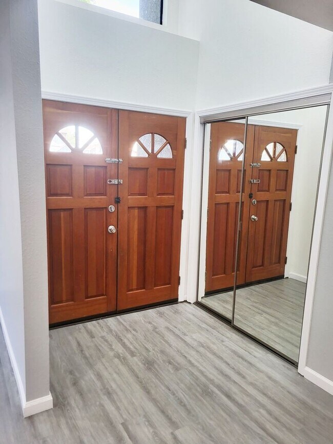 Foto del edificio - 2506 E 6th St