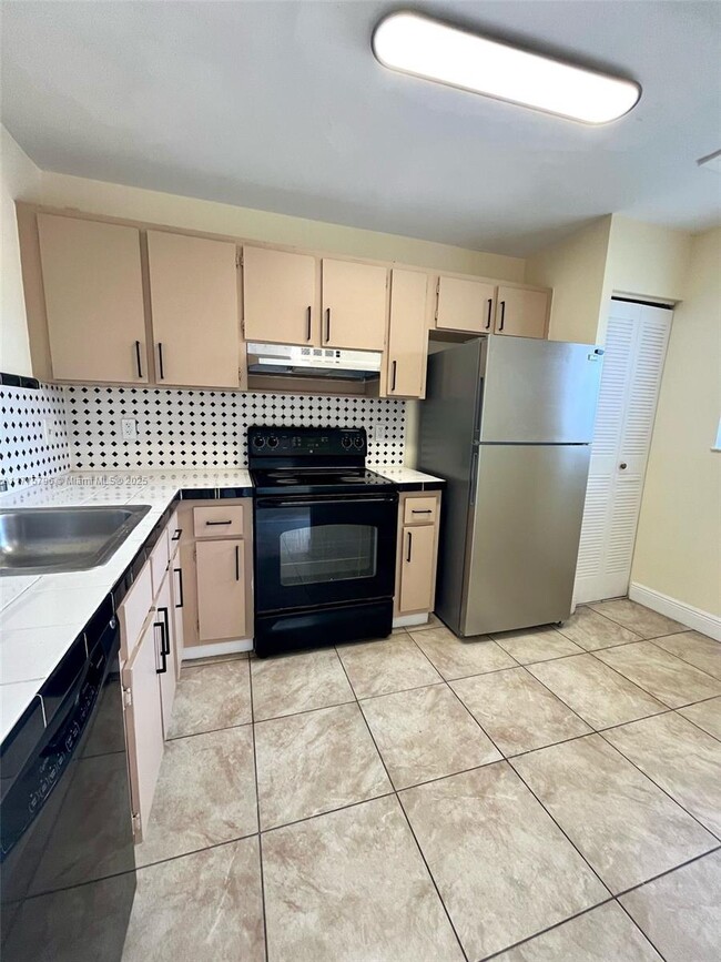 Foto del edificio - 20800 NE 8th Ct