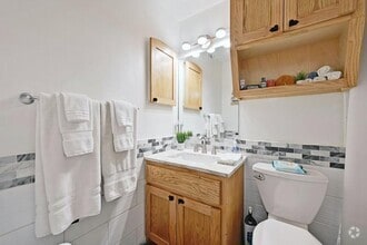 Building Photo - 711 Eberhart Ln