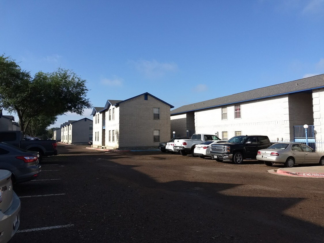 1315 E Hillside Rd, Laredo, TX 78041 Apartments Laredo, TX