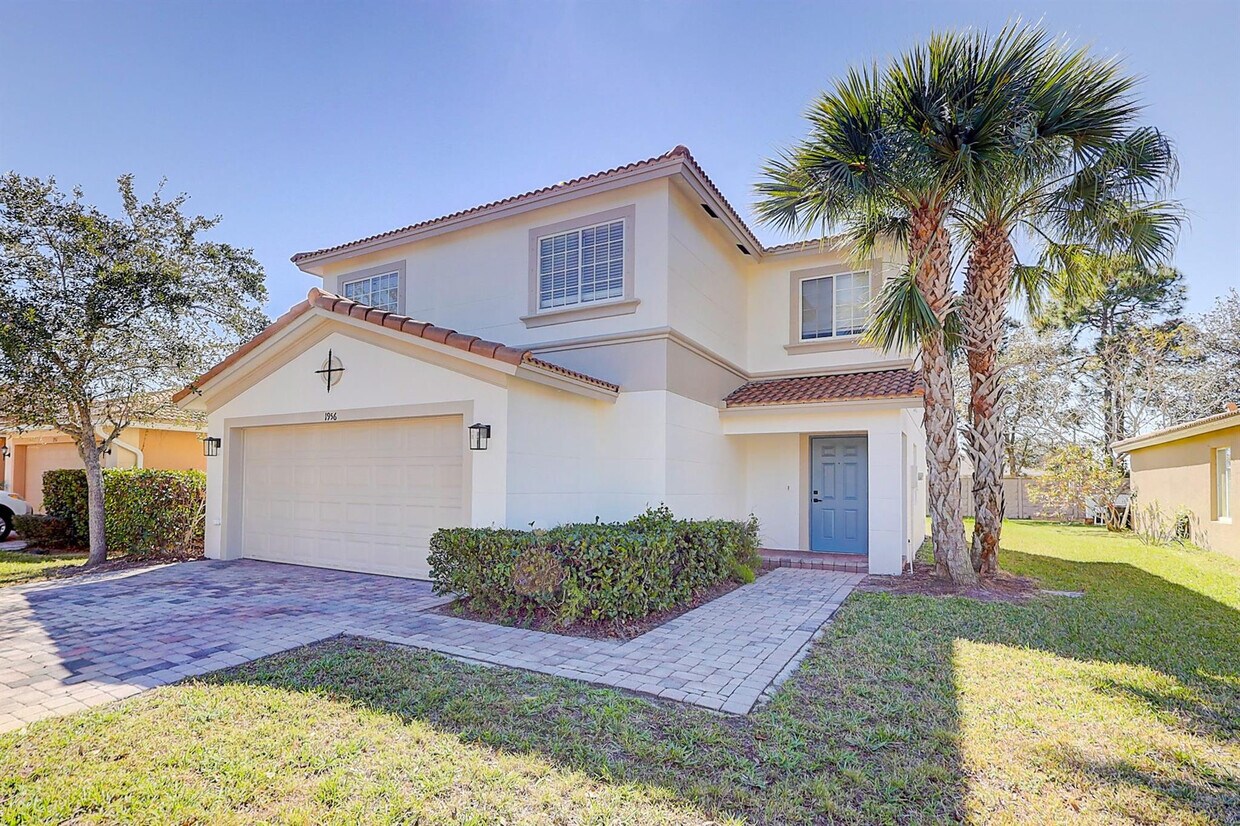 Foto principal - 1956 SW Jamesport Dr