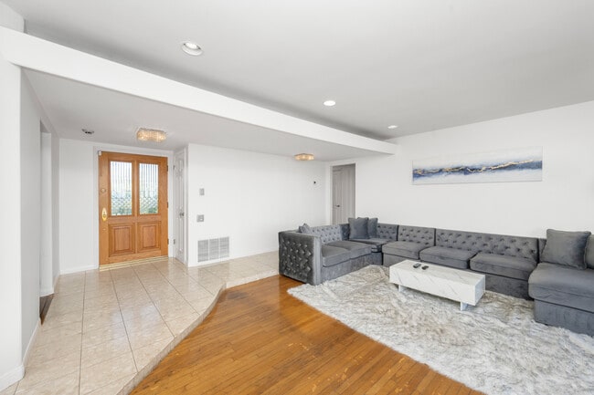 Building Photo - 4033 Cody Rd