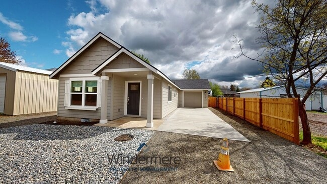 Building Photo - 221 Laurel St