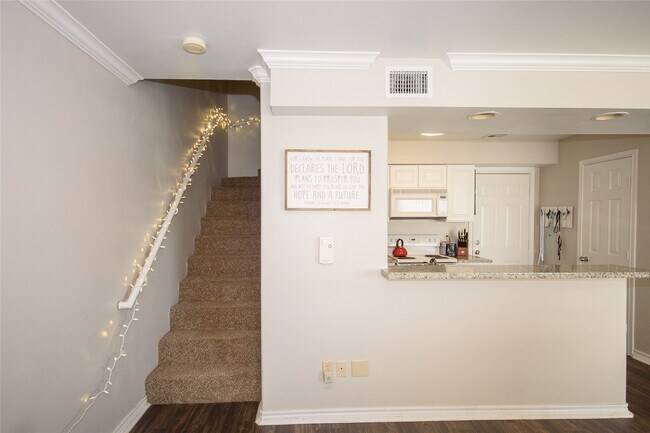 Foto del edificio - 1527 Creekside Ln