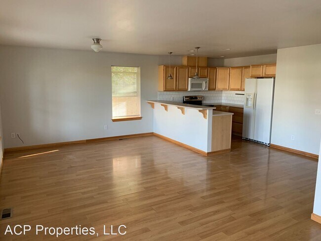 Foto del edificio - 5 br, 2 bath House - 1725 Iron St.