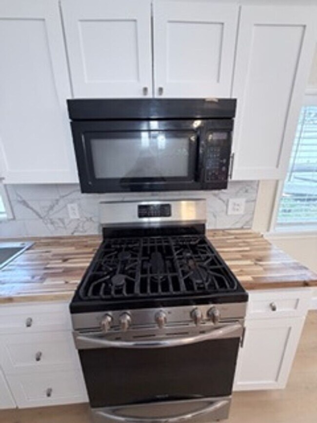 Building Photo - Renovated 2 bedroom 1 Bath For Rent in St Cloud