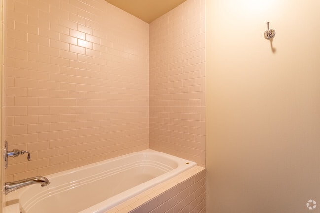 1BR, 1BA - 1,251 SF - Ventana | On Wash Ave