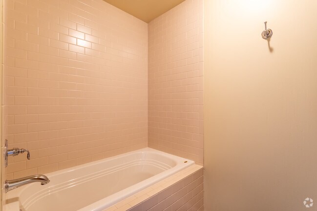 1BR, 1BA - 1,251 SF - Ventana | On Wash Ave