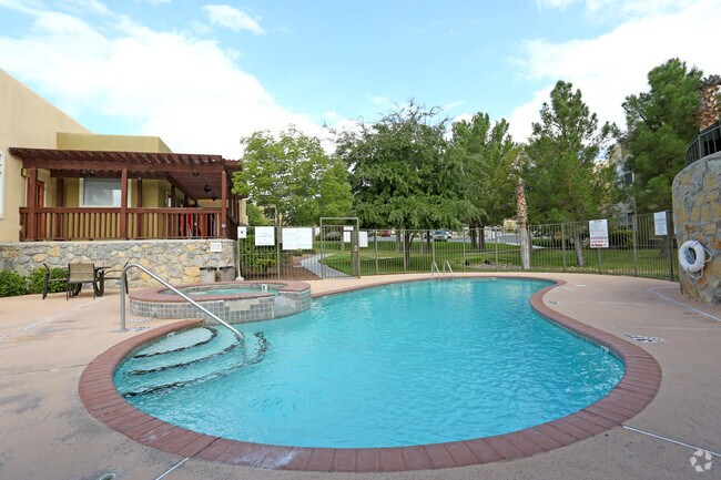 Piscina - Cuestas Apartment Homes