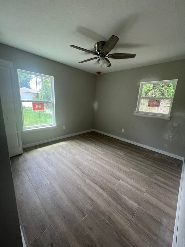 Building Photo - NEWER Debary Home!        NO WATER BILL,  ...