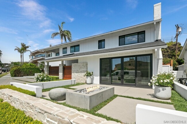 Building Photo - 8471 El Paseo Grande
