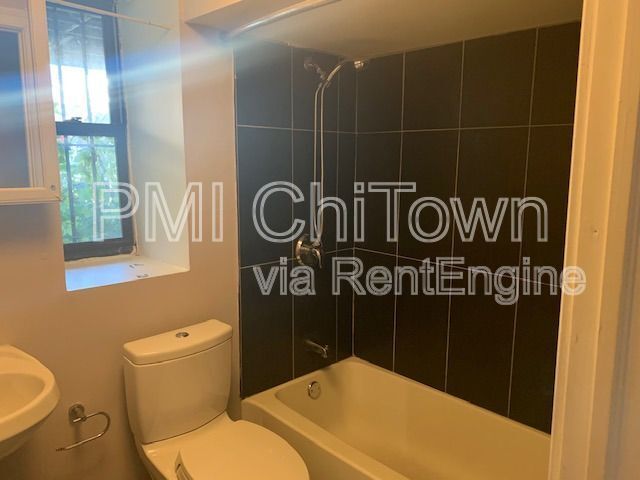 Foto del edificio - 1114 E 62nd St