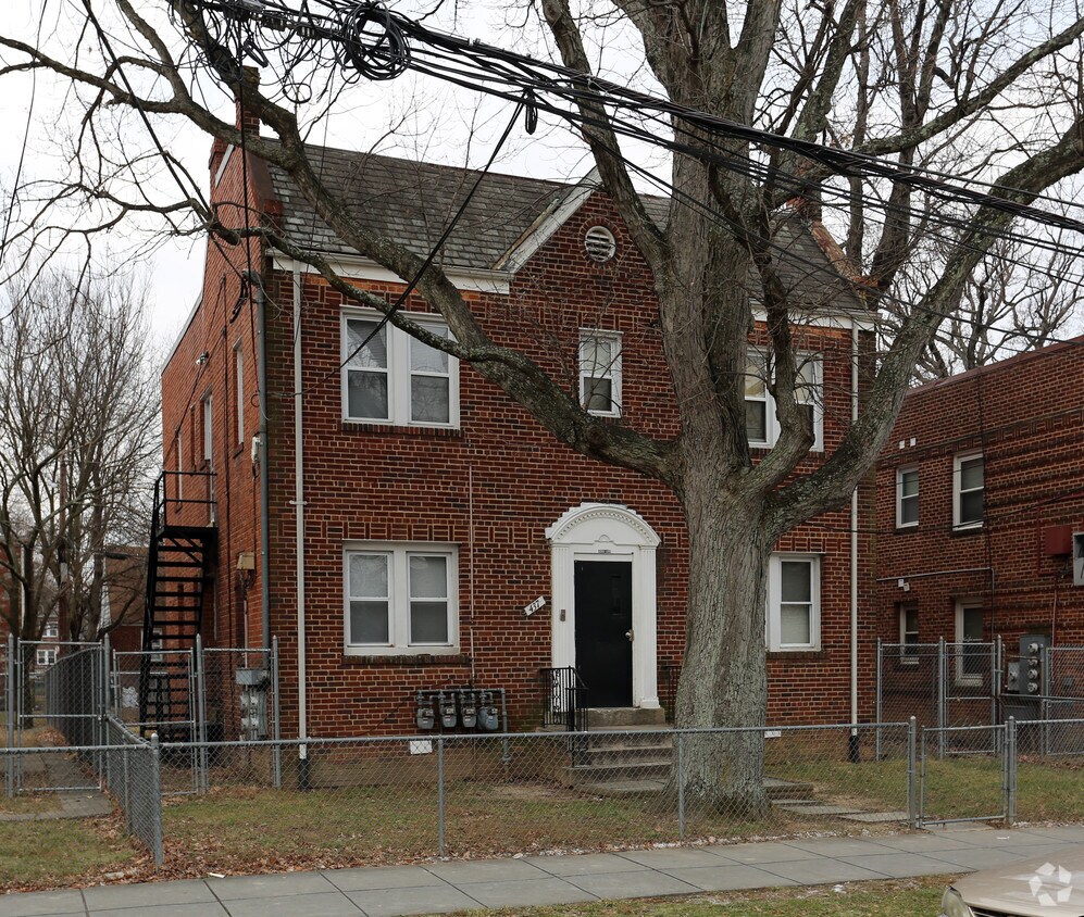 Building Photo - 437 Mellon St SE
