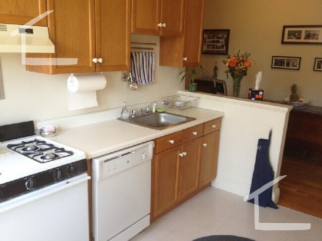 Foto del edificio - No Brokers fee, Ho Security Deposit, heat,...