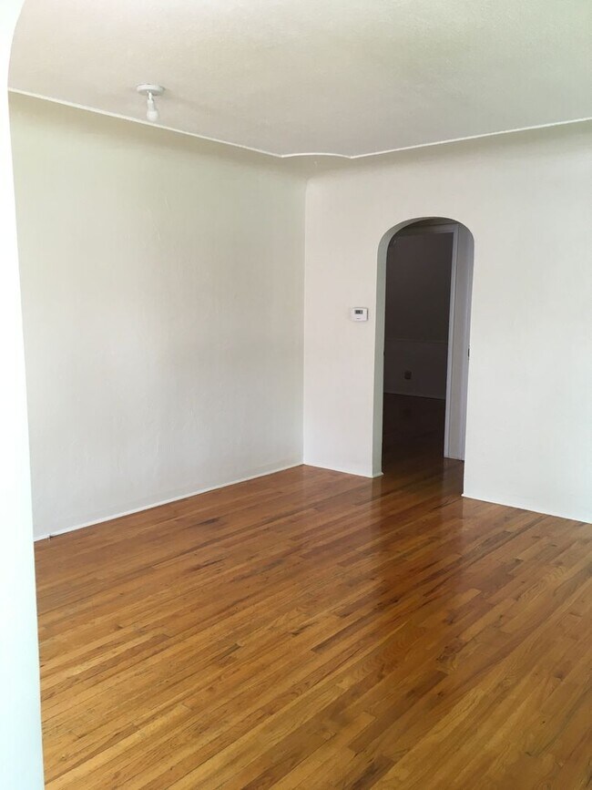 Building Photo - Charming home in Garden Tract- $300 free r...