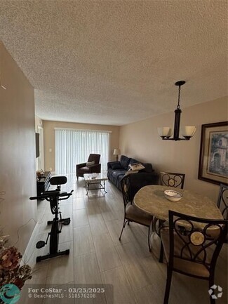 Building Photo - 2226 N Cypress Bend Dr