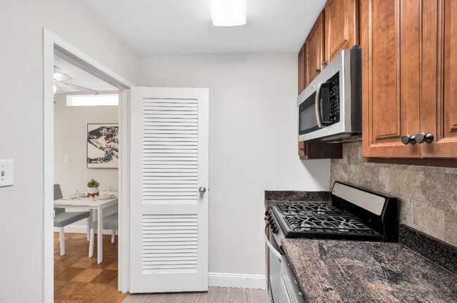 Foto del edificio - 2401 H St NW