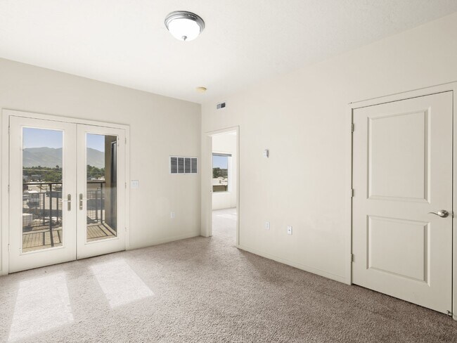 Building Photo - 2BD 2Bath Condo in the Heart of Salt Lake ...