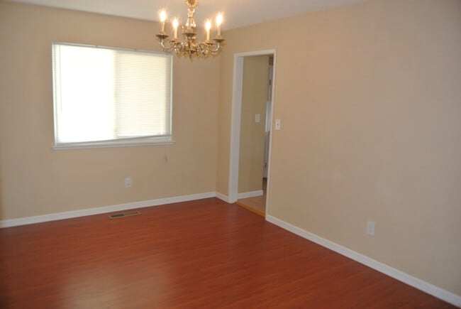 Foto del edificio - Beautiful 3 Bedroom / 2 Bathroom Pittsburg...