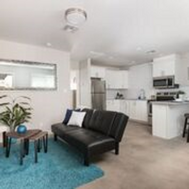 Building Photo - Remodeled Mid-Century Modern 1 Bed / 1 Bath