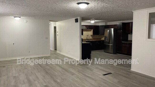 Foto del edificio - 6116 Rosebury Dr