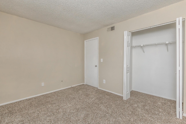 Building Photo - 7770 Starkey Rd