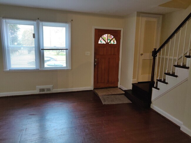 Foto del edificio - Charming 3 Bedroom/1.5 Bathroom Townhome in Cameron Village, MD!