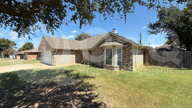 Foto del edificio - 6619 Running Creek Dr