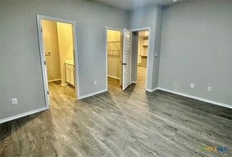 Building Photo - 3953 Legend Rnch