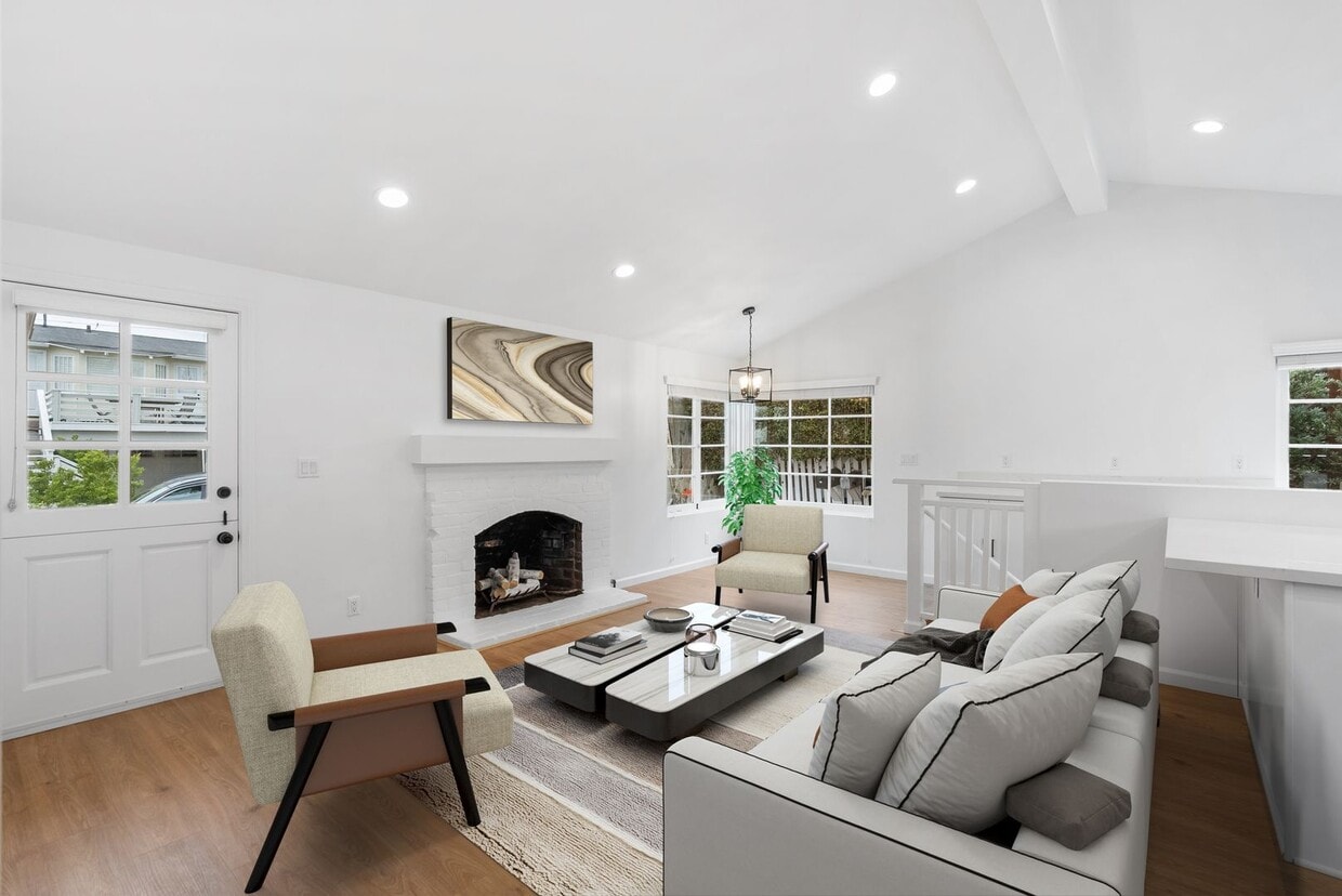 Primary Photo - Lombardy Lane Triplex