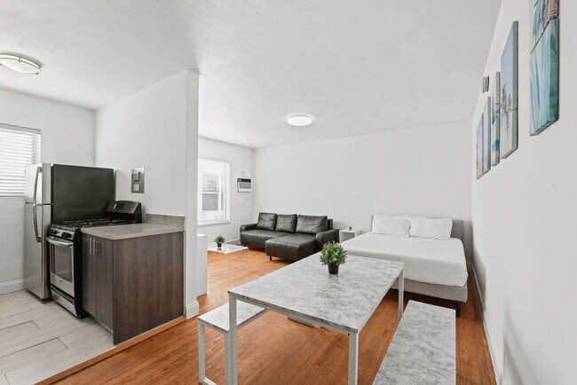 Foto del edificio - 7340 Harding Ave