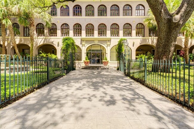 Designer condo with a private rooftop terrace - Designer condo with a private rooftop terrace