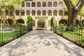 Building Photo - 2700 Albany St