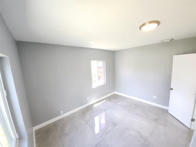 Foto del edificio - 1766 NE 181st St
