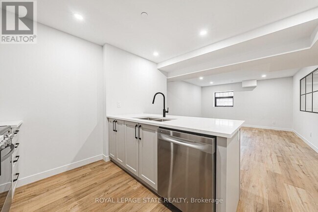 Photo du bâtiment - 555 Sanatorium Rd